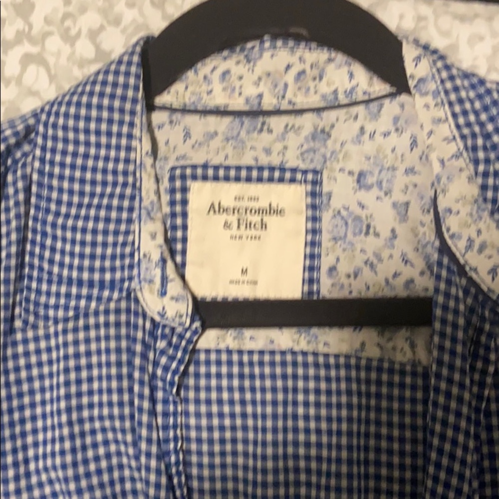 Abercrombie and Fitch checkered w floral details